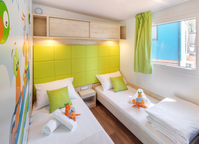 Lanterna Resort - Maro Premium children's room with themed decoration