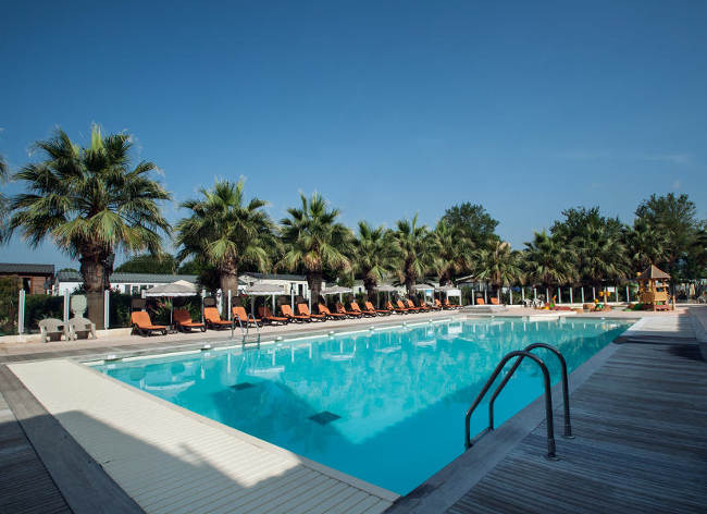 Holiday Marina Pool