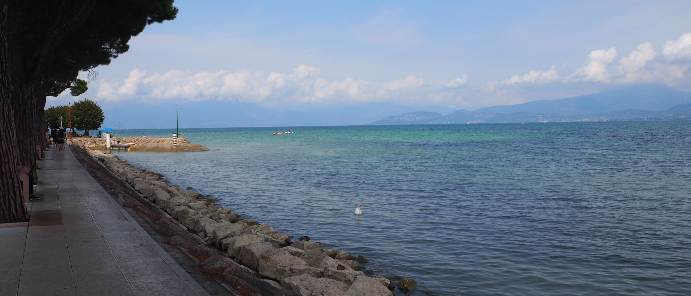 Bella Italia Lakeside Walkway