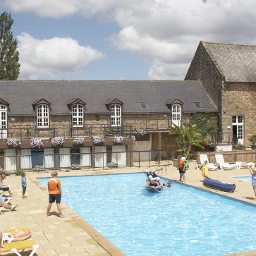 Domaine des Ormes, Clubhouse Pool