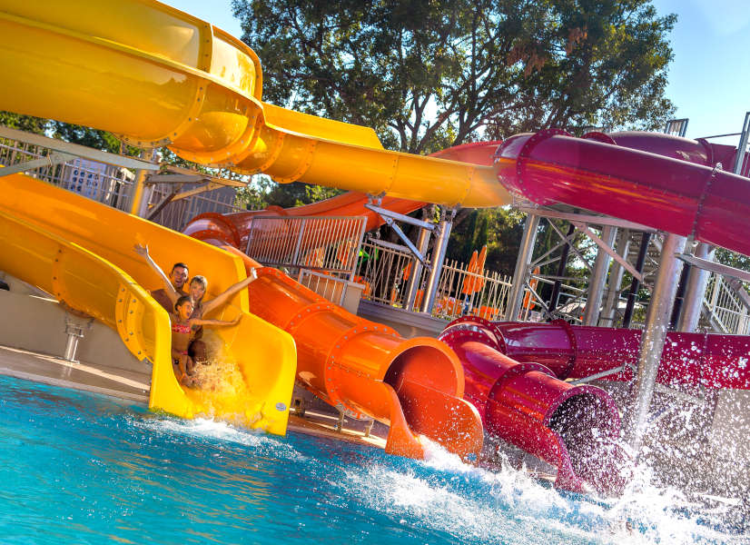 Firefly Holidays Lanterna Family Waterslides 600h