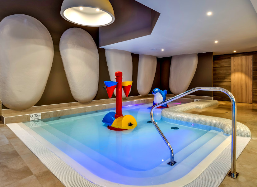 Firefly Holidays Meribel Hevana Kids Pool 600h