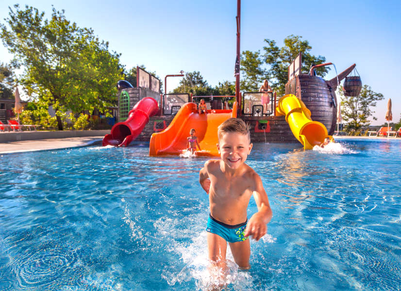 Firefly Holidays Lanterna Camp Pirate Pool 600h